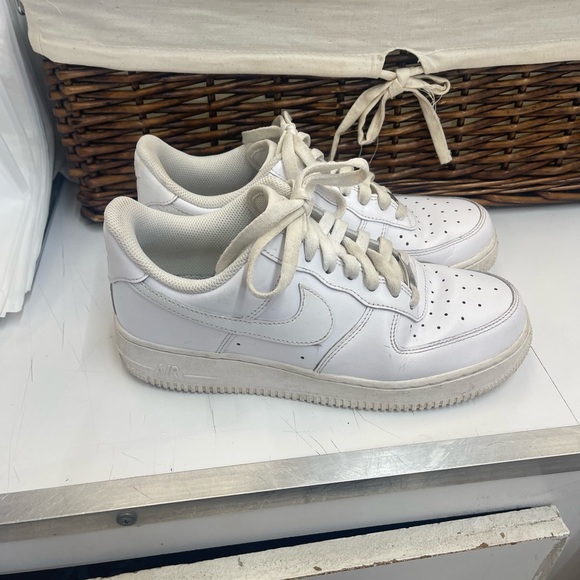 Nike White Low-Top Sneakers - Picture 4 of 6